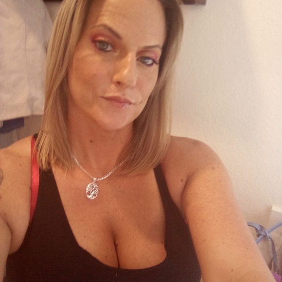 Meet your Posher, Tiffany - Picture 8 of 10